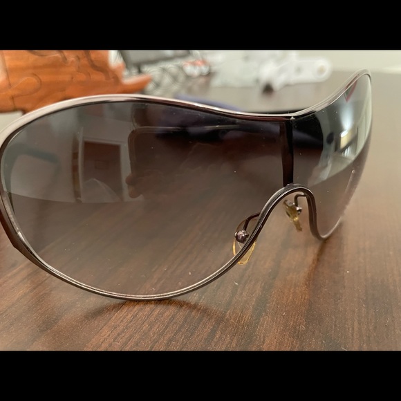 Authentic Valentino sunglasses. Style #5451 w original case and cleaning cloth. - Picture 3 of 9